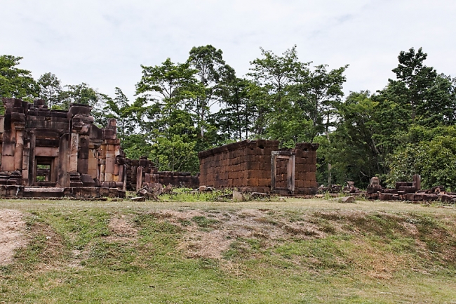 27-Prasat Ta Muen Thom-011